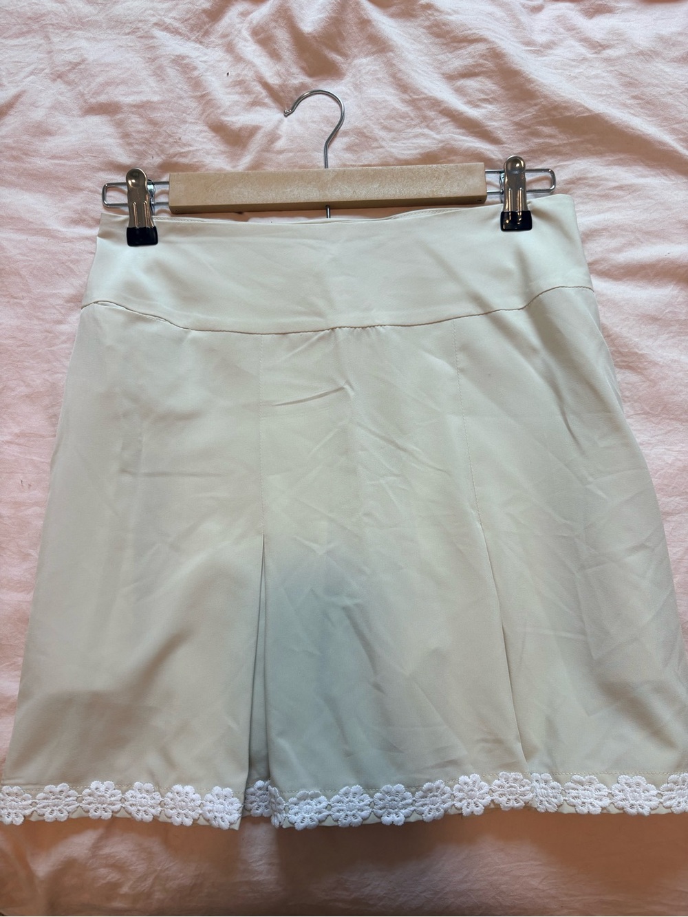 Golftini BADMINTON Cream Skirt with Clean Silhouette